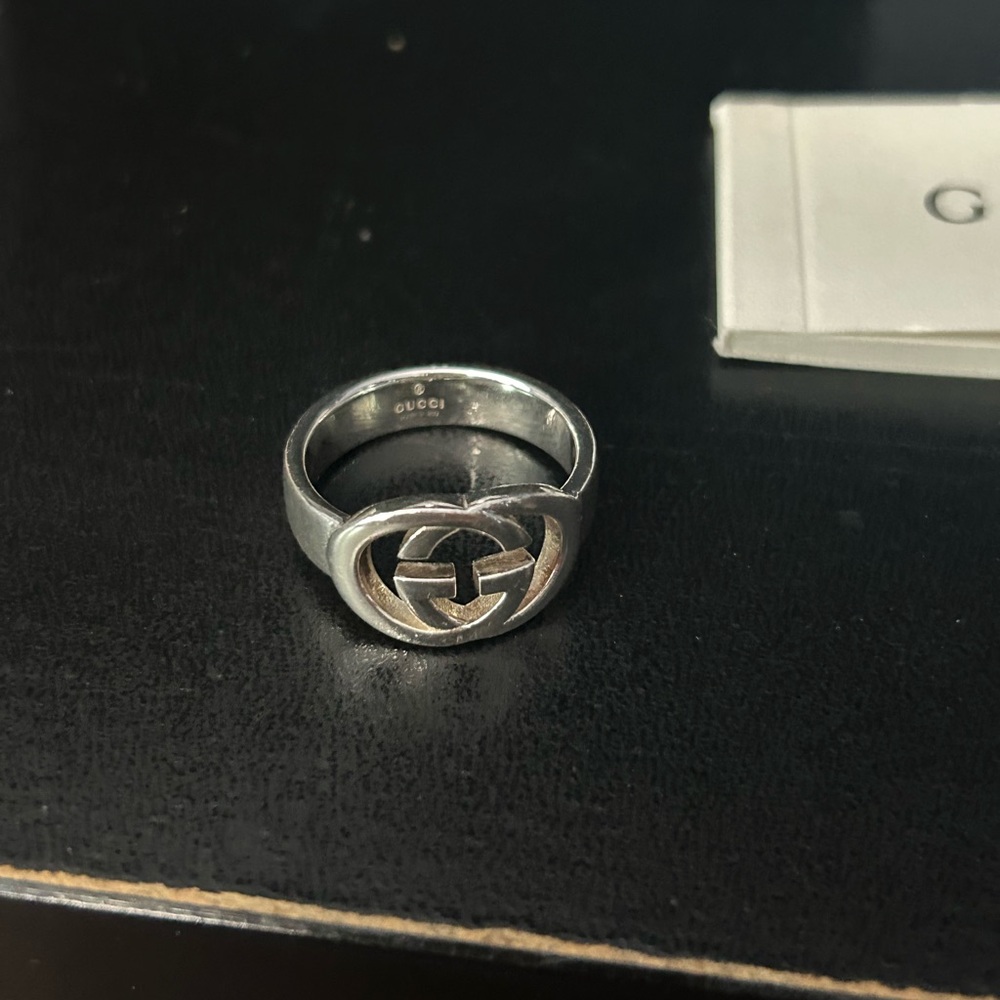 Gucci silver ring authentic and super cute